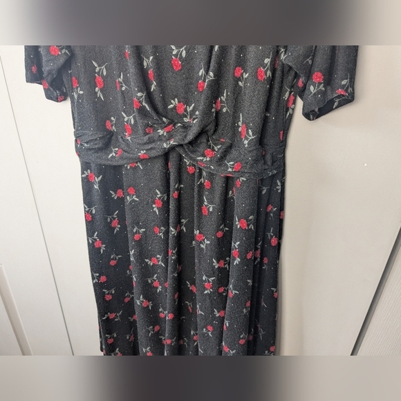 TORRID Roses Pattern Plus Size Dress Size 2x Super Soft Short Sleeve - Picture 3 of 10